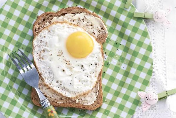 sandwich with fried egg