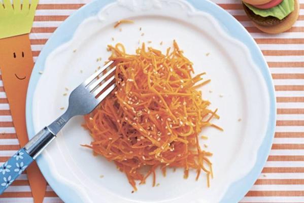 Carrot salad with orange and honey