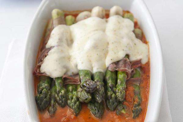 green asparagus with parma ham from the oven