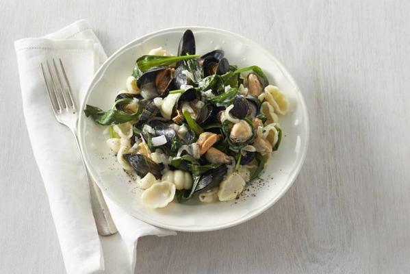 pasta with mussels and lamb ears
