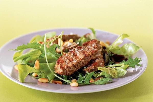 salad with grilled steak