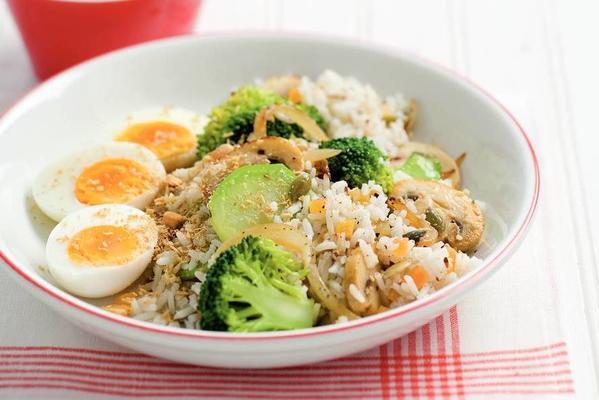 nut rice with broccoli and satay sauce