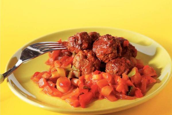 meatballs in vegetable sauce