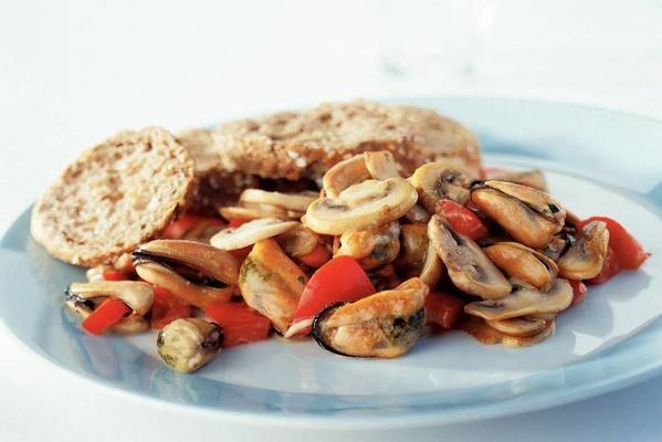 fried mussels with mushrooms