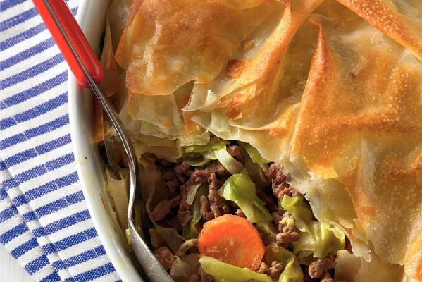 cabbage with minced beef under filo pastry