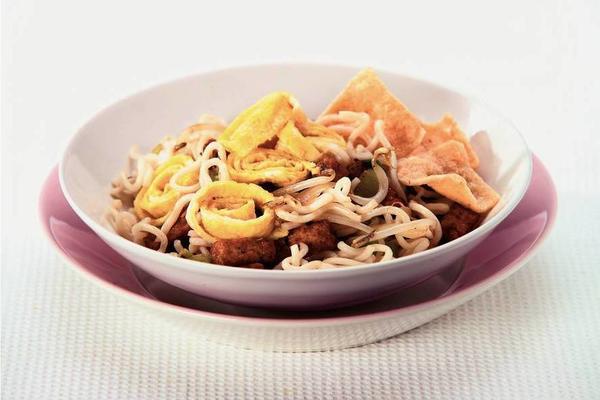 noodles with tofu and omelet strips