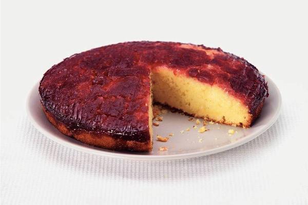 upside-down cake with cranberries