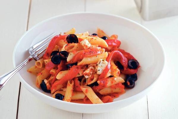 penne with paprika and cheese