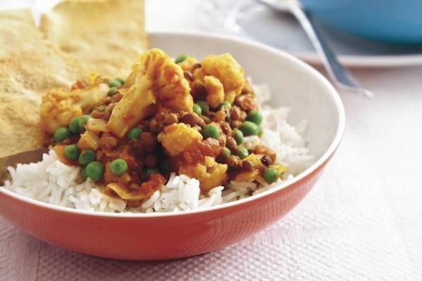 lentil curry with pappadums