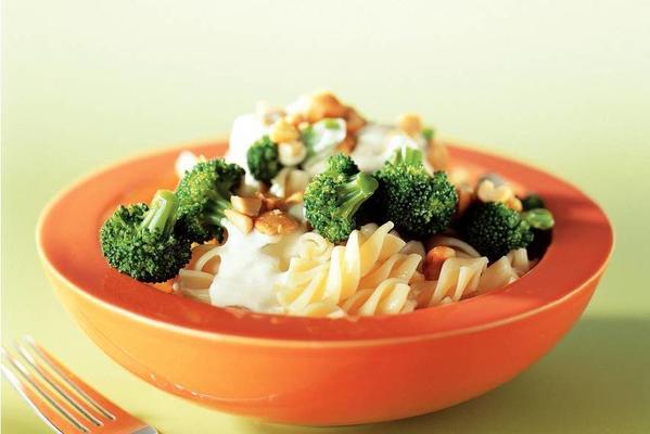 pasta with broccoli-cheese sauce