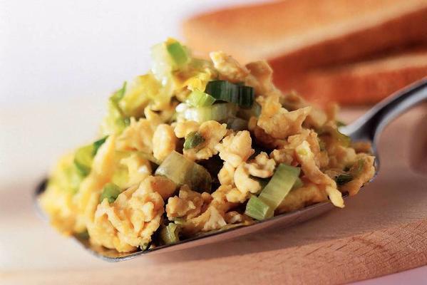 scrambled eggs with endive