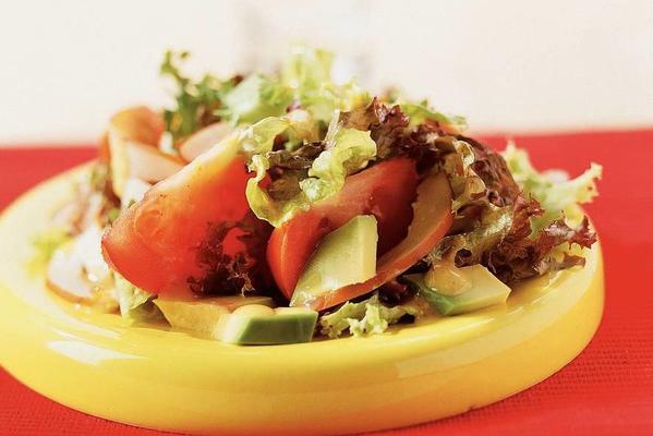 salad with chicken and avocado