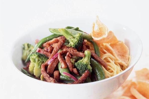 noodle with pork and green vegetables