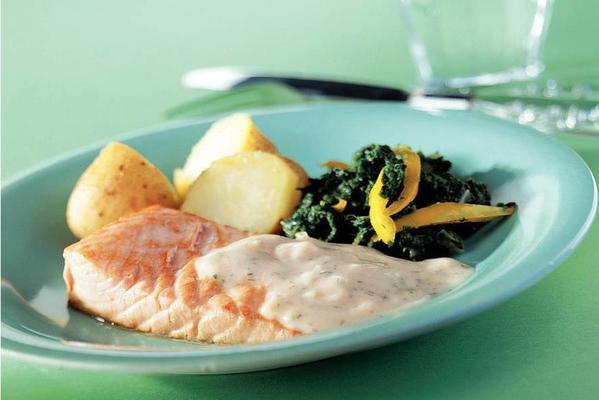 salmon fillet with spinach