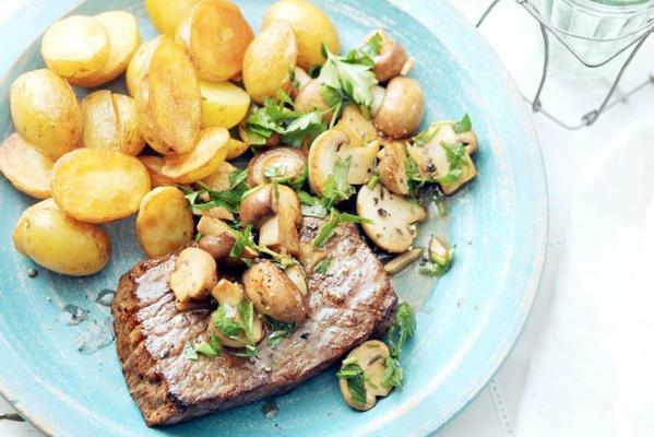 steak with mushrooms, garlic and parsley