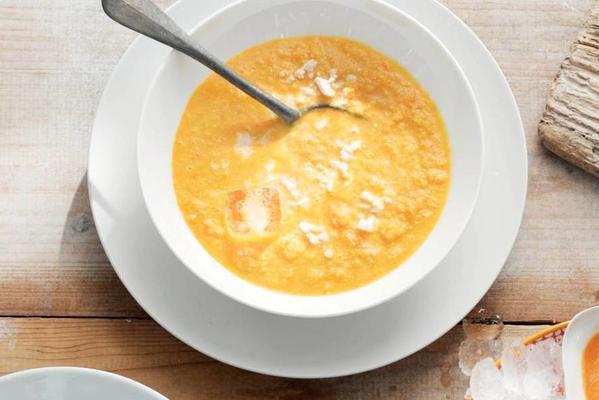 yellow gazpacho with wine and white cheese cubes