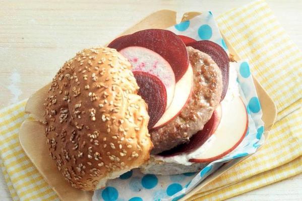 beefburger with beet and apple
