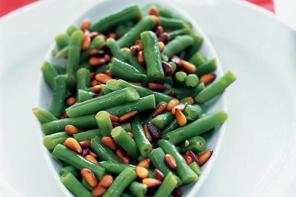 green beans with pine nuts