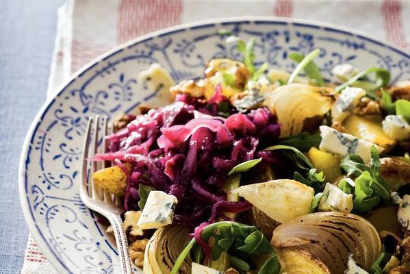 lukewarm autumn salad with sweet red cabbage