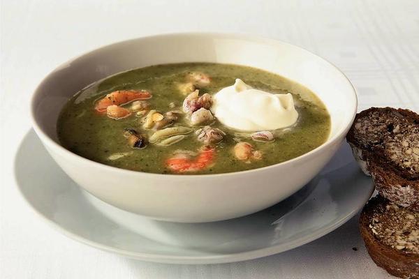 broccoli soup with seafood
