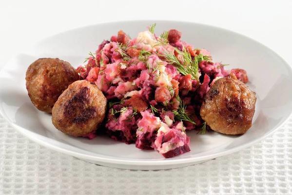 beetroot stew with Swedish meatballs