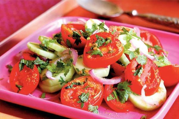 tomato salad with cucumber