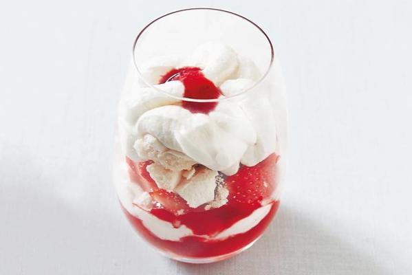 stéphane reynaud's dessert of meringues and strawberry
