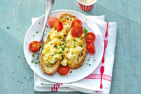 scrambled eggs with toast on toast