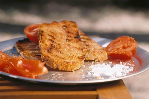 spanish bread with tomato and garlic