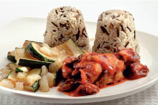chicken with rice trumpet and zucchini pieces