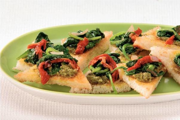 crostini with spinach and pesto