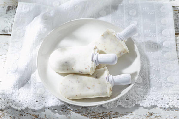 yogurt-almond ice creams