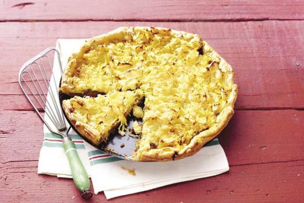 sauerkraut-minced pie with apple