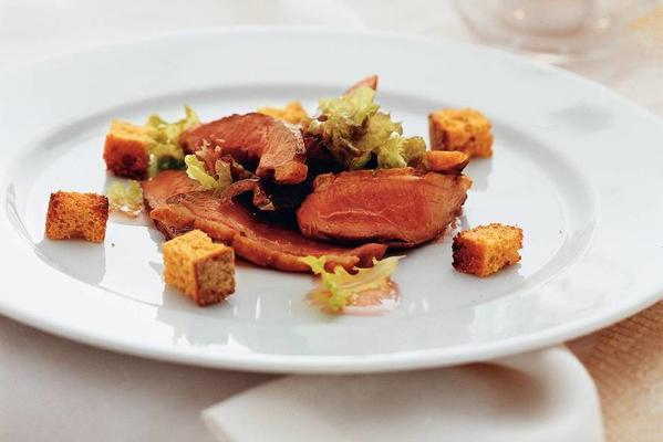 salad with duck breast and gingerbread croutons