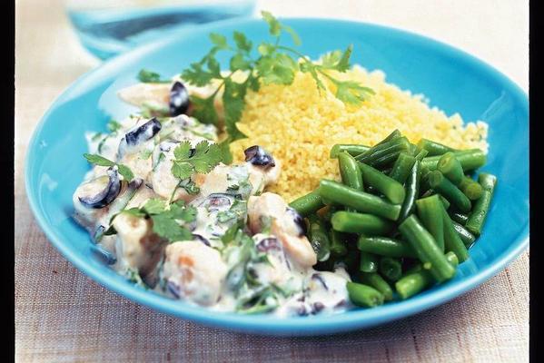 chicken with yogurt and olives