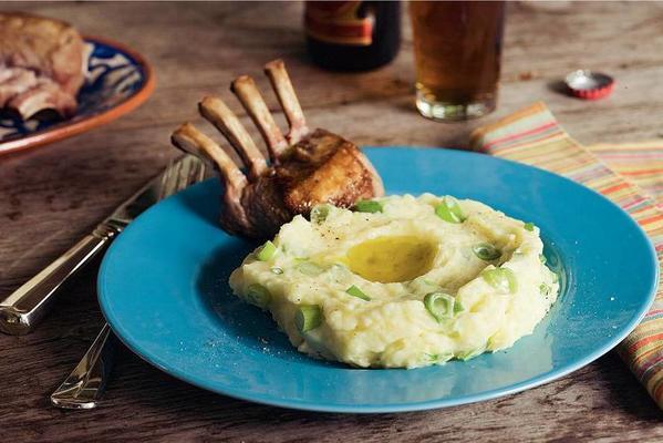 mashed potatoes with spring onions and butter
