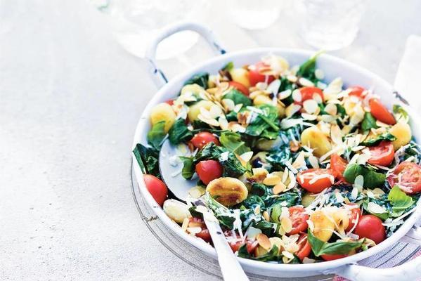 gnocchi with basil and tomato