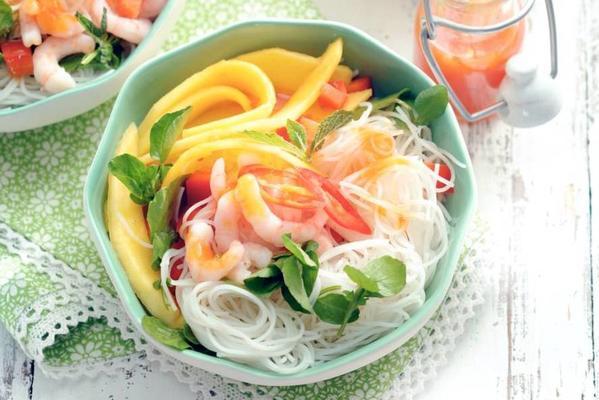 noodles with ice-cream prawns and mango