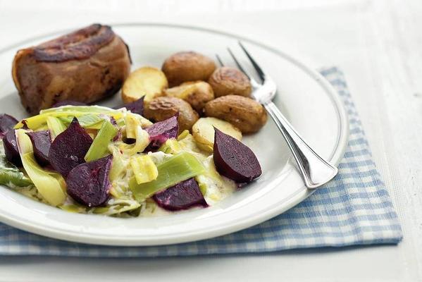 slaves with beetroot, leek and potatoes
