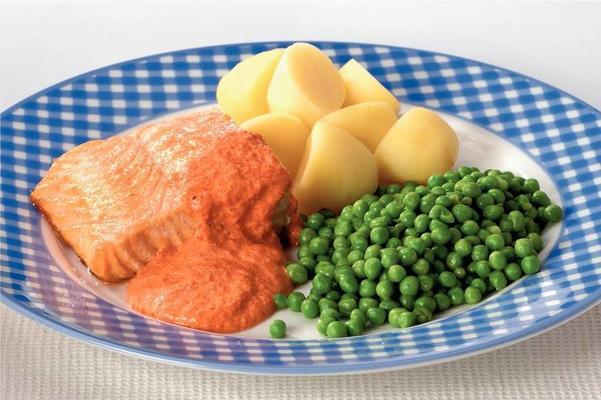 salmon with creamy pepper sauce