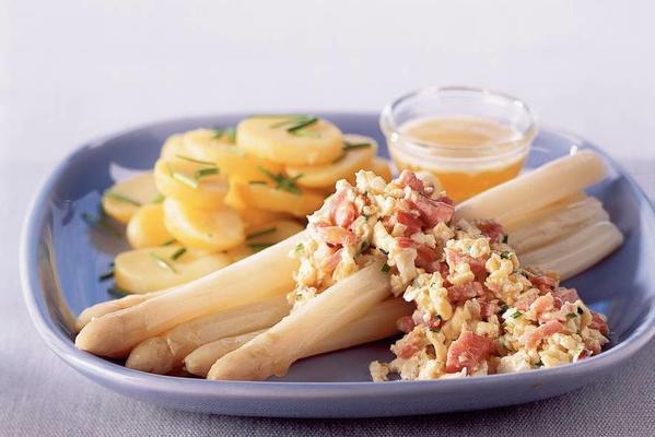 asparagus with ham and scrambled eggs