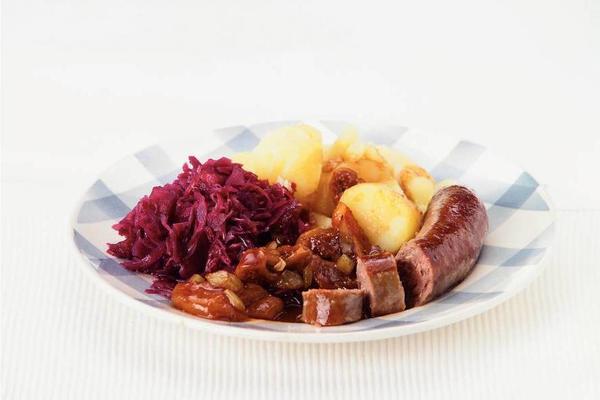 red cabbage with tropical fruit gravy