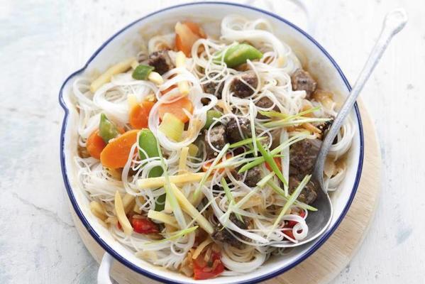 noodles with ginger and beef strips