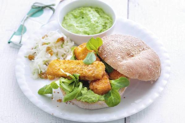 sandwich fish fingers with pea puree