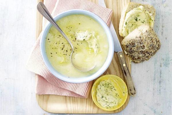 leek soup with herb cream