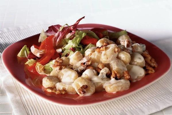 gnocchi with walnuts and gorgonzola