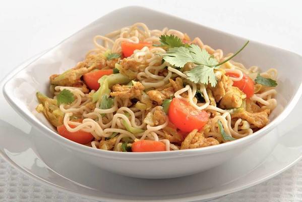 noodles with scrambled eggs and coriander