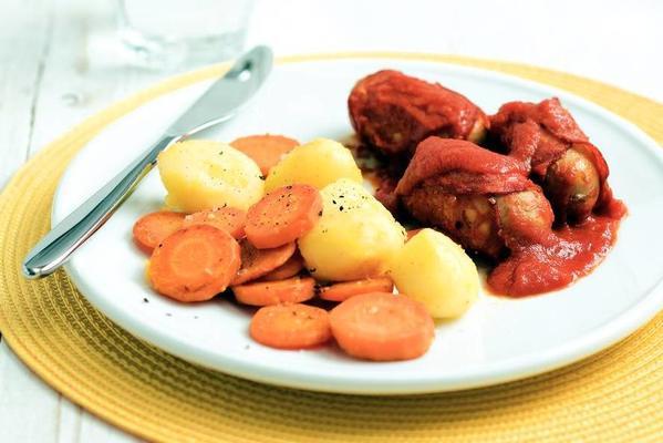 Spanish sausages in tomato sauce