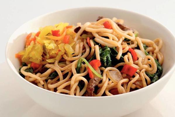 noodles with beef strips and spinach