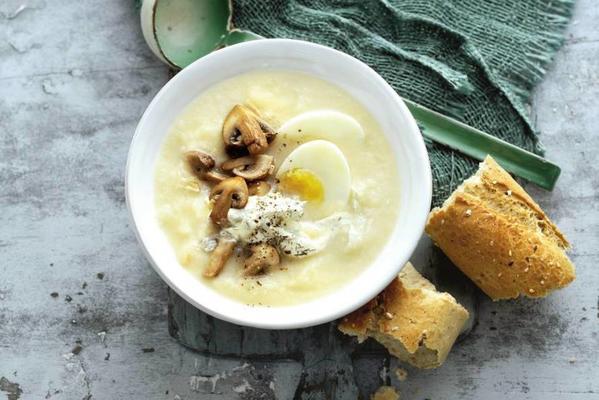 parsnip soup with chestnut mushrooms